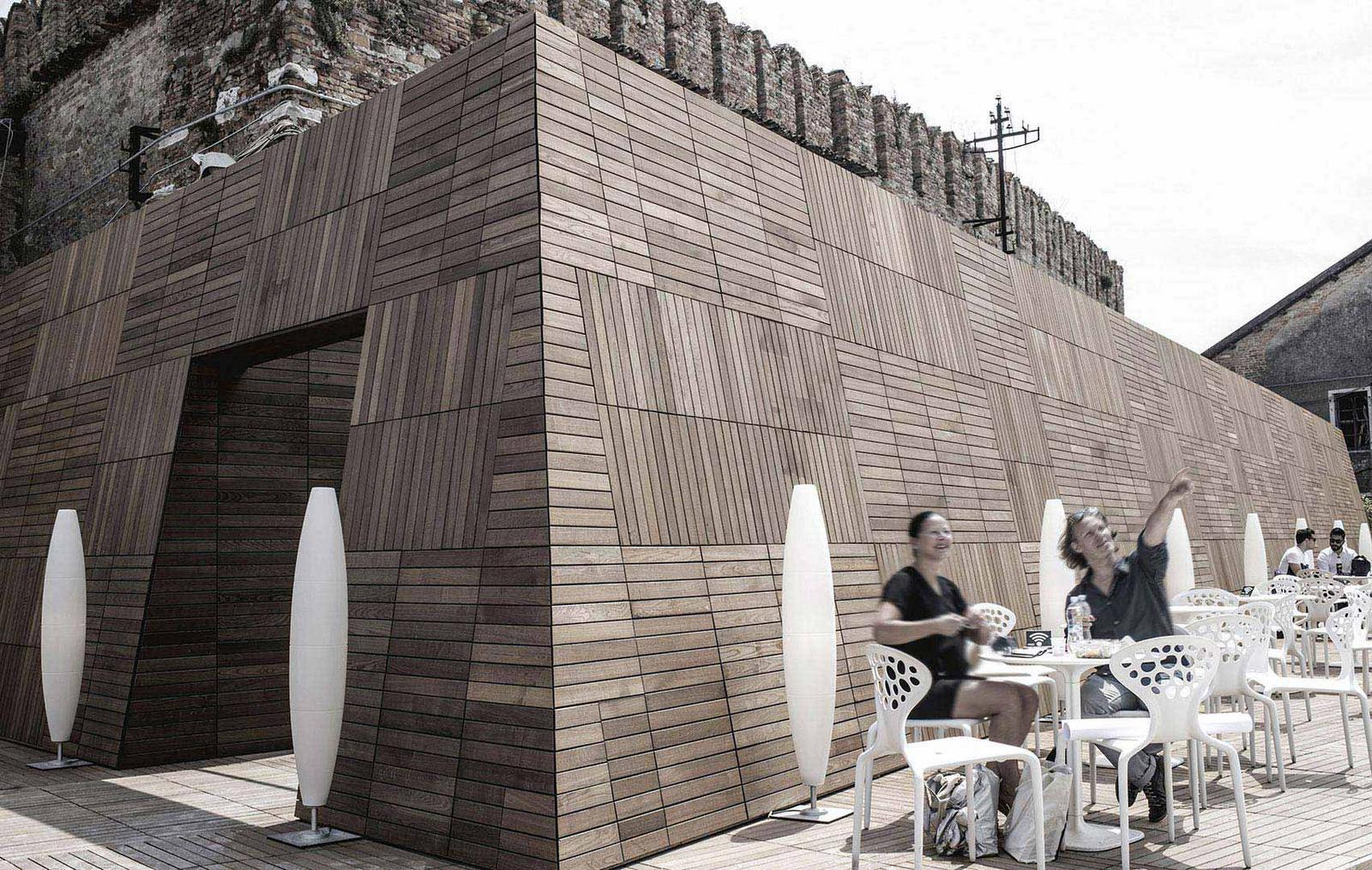 Acrylic pendant lamp | Havana by Foscarini