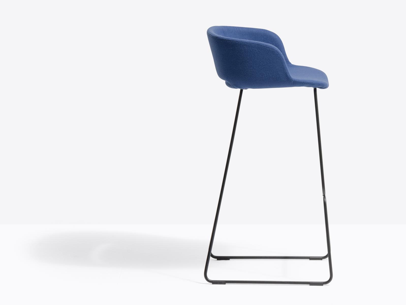 Sled base fabric stool with back | Babila 2748/2 by Pedrali