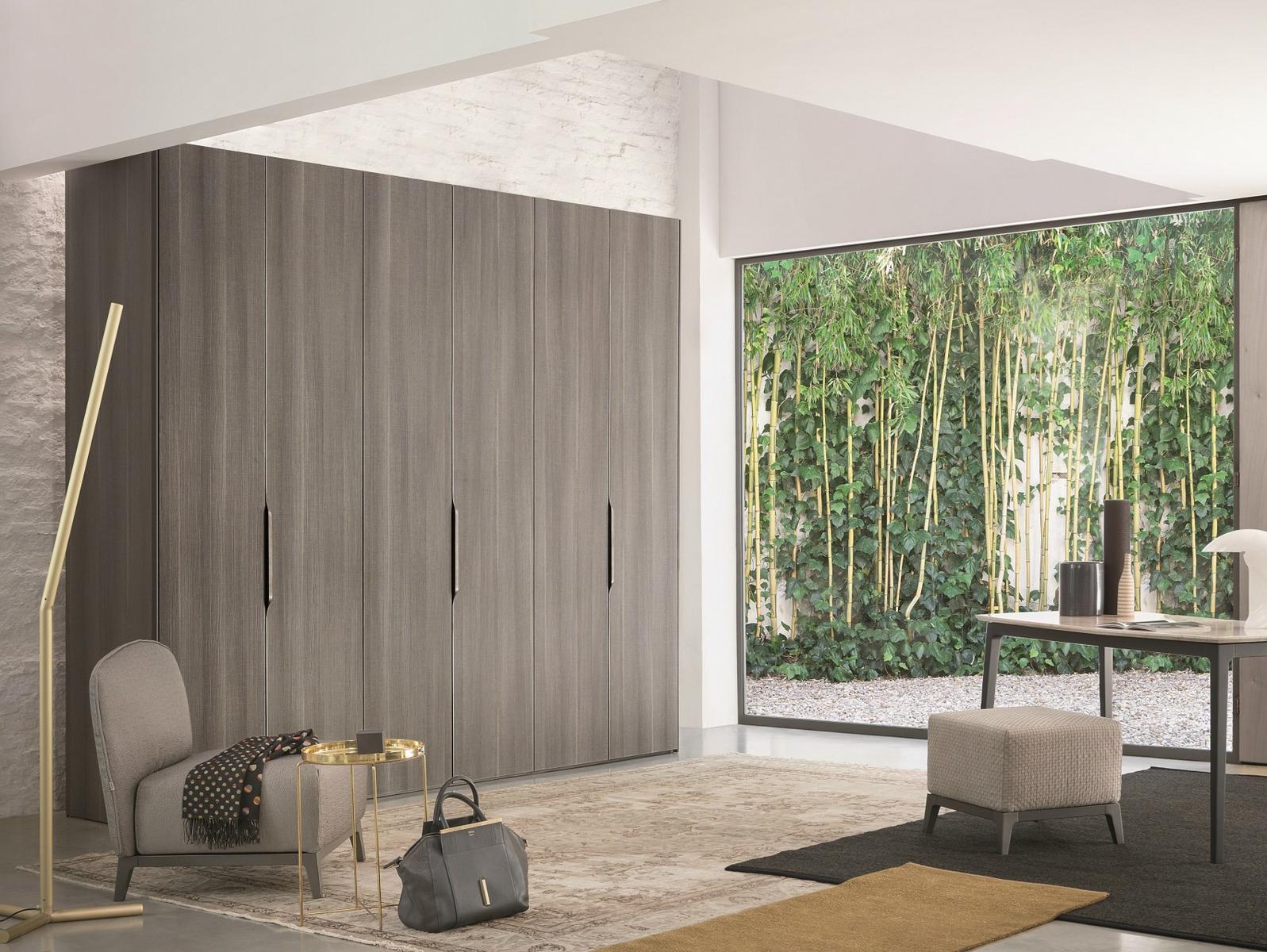 Sectional wardrobe with folding doors | Guardaroba 16.32 by Flou