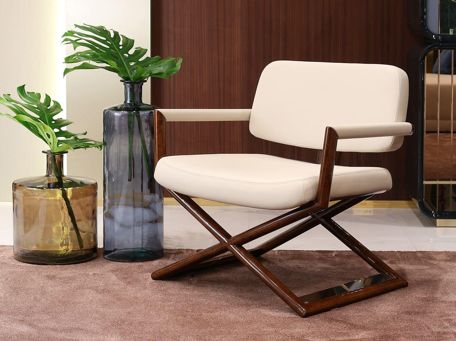 Upholstered leather easy chair with armrests | Madison by Turri