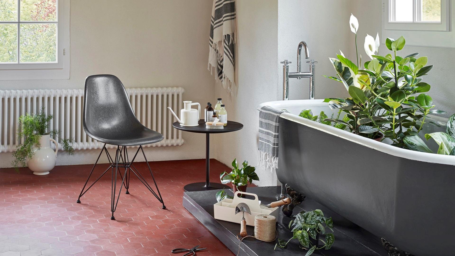 Round wooden coffee table | Occasional Low by Vitra