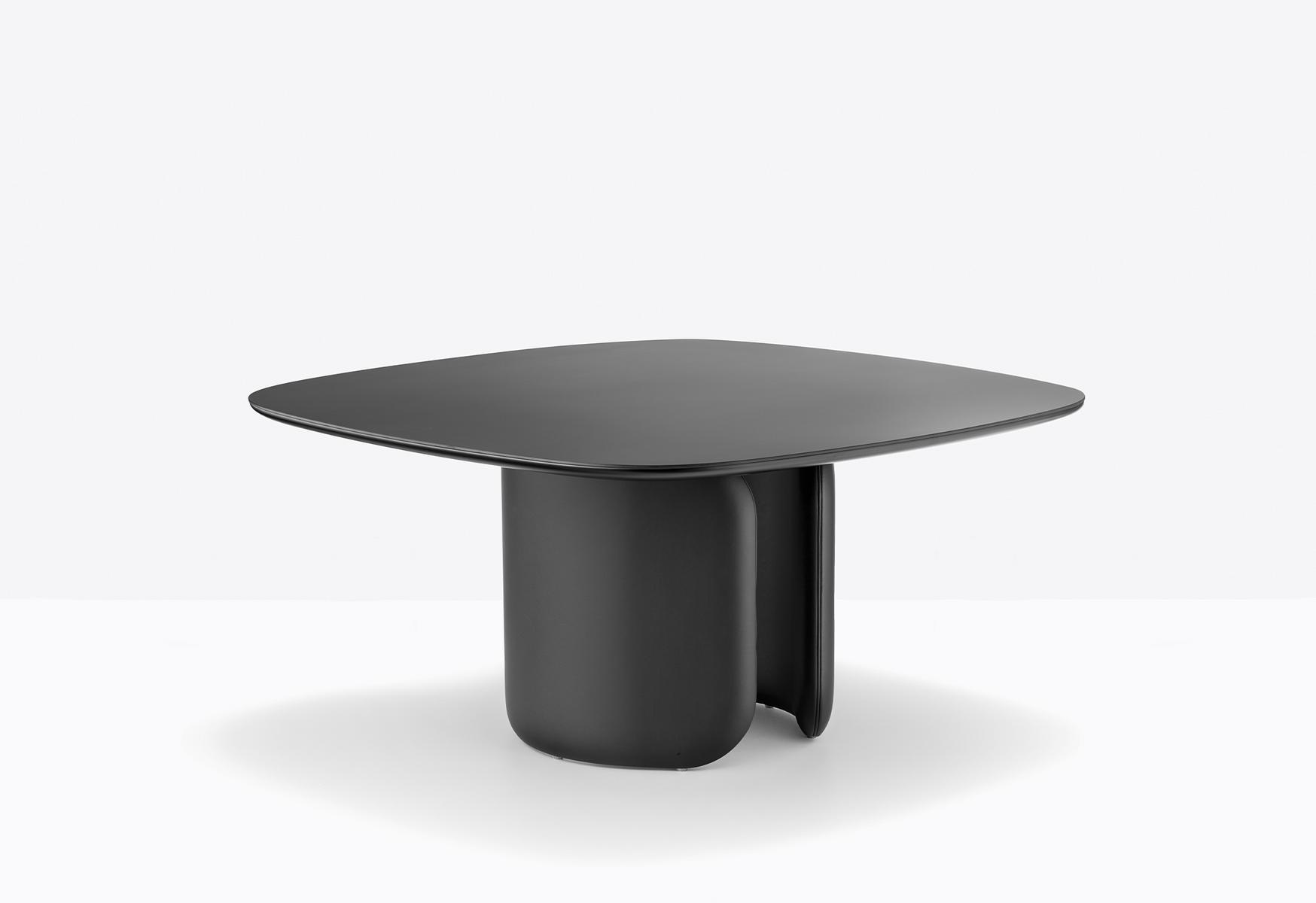 Table with rigid polyurethane foam base | Elinor 150*150 by Pedrali