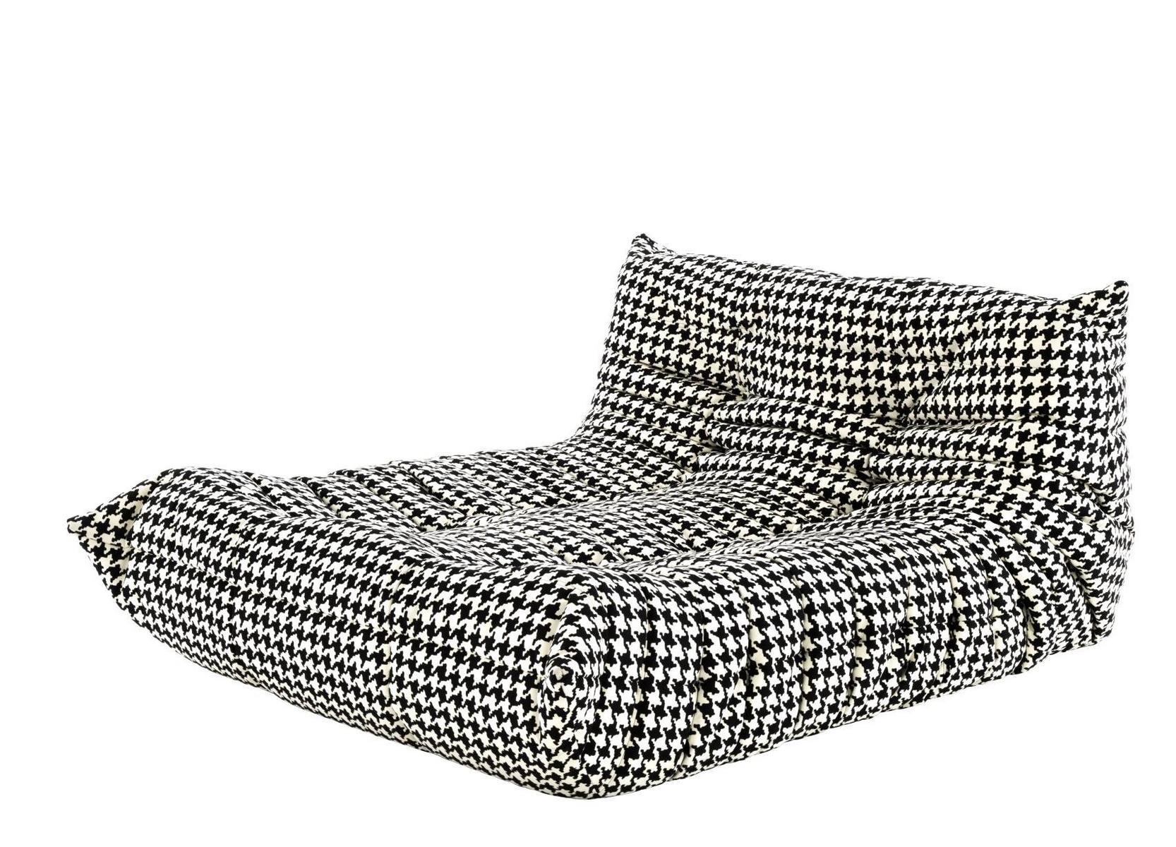 Upholstered fabric day bed with removable cover | Togo by Ligne Roset