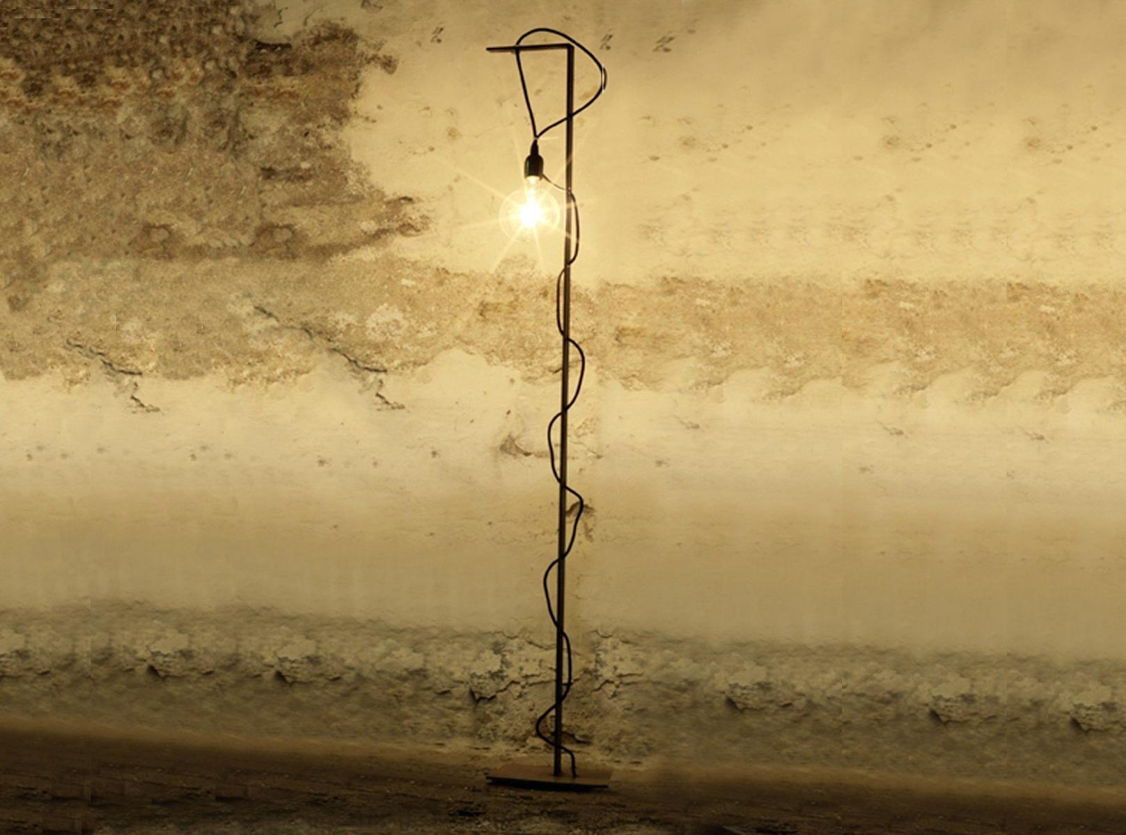 Iron floor lamp | Resnik by Domingo salotti