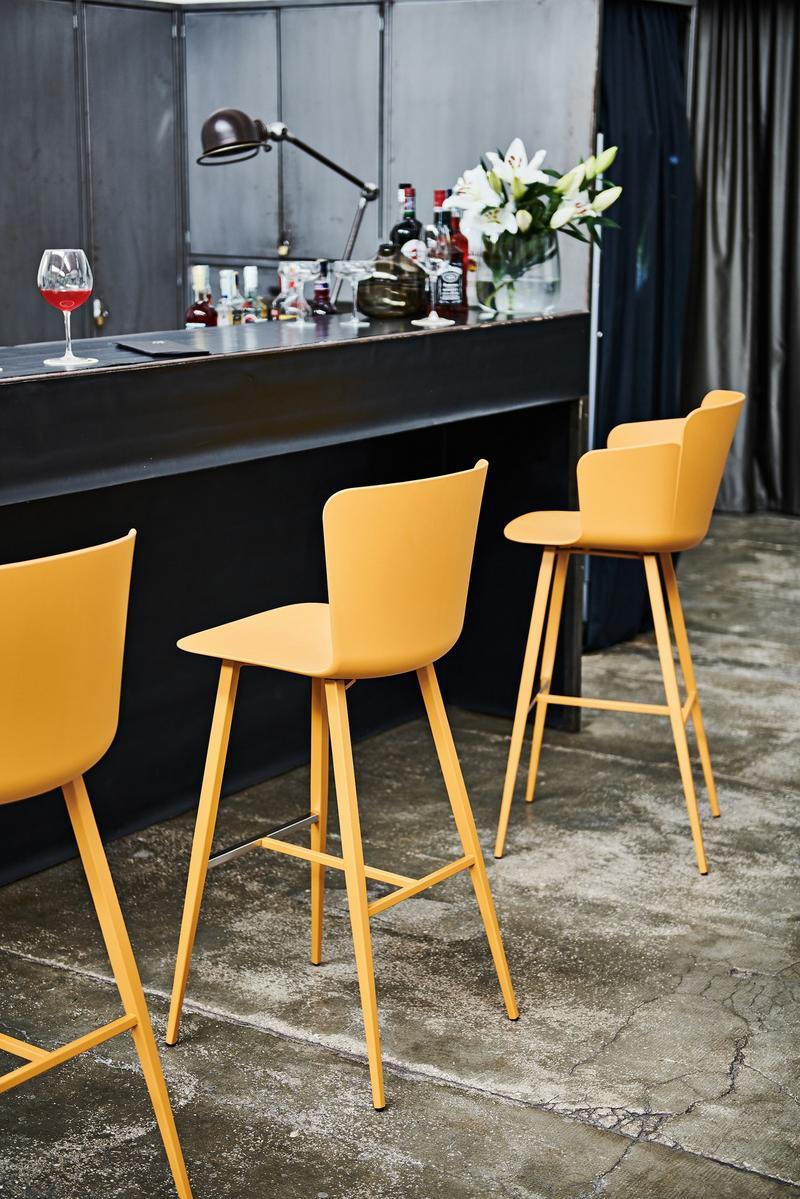 High polypropylene stool | Calla S75 M Pp by Midj