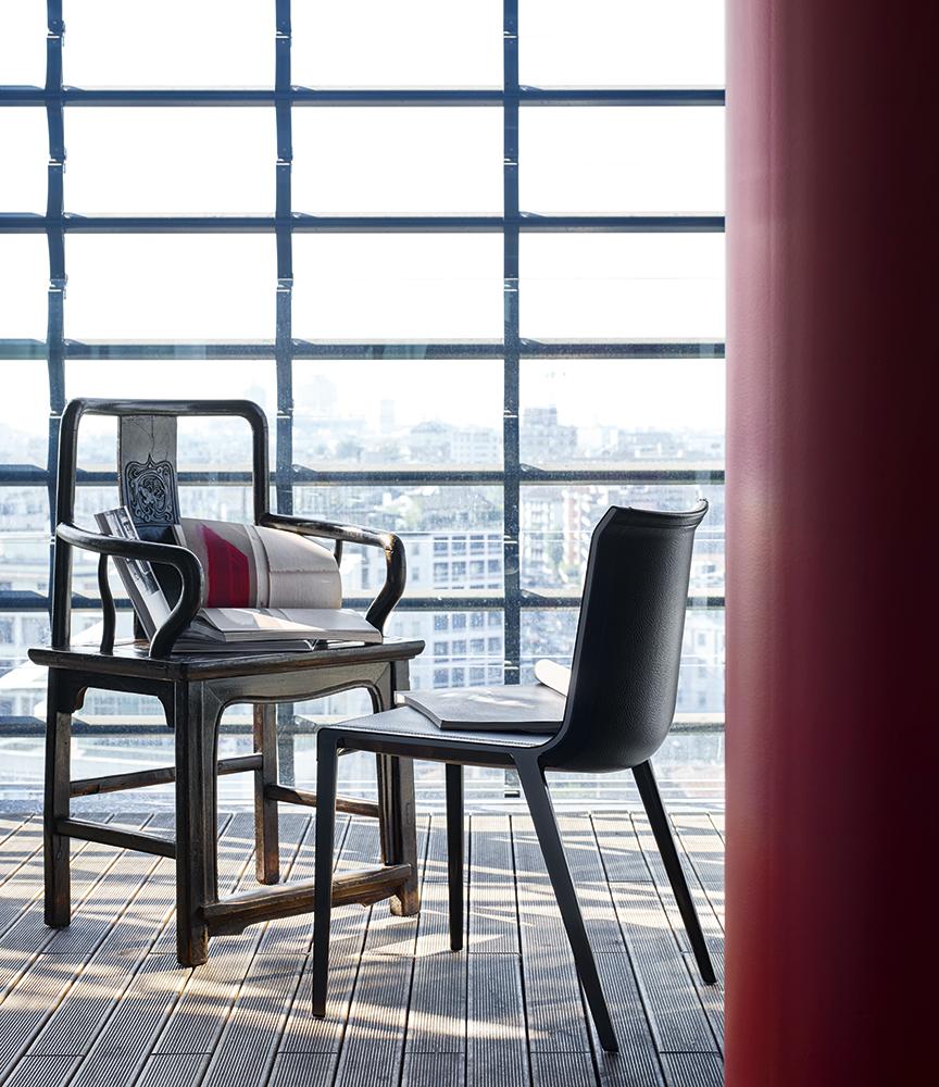 Tanned leather chair | Charlotte by B&B Italia