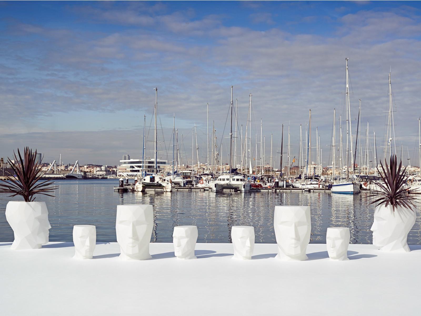 Garden side table | Adàn Y Eva by Vondom