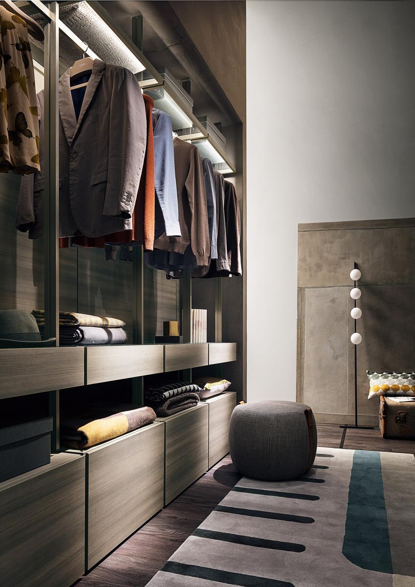 Sectional custom walk-in wardrobe | Hangar by Lema