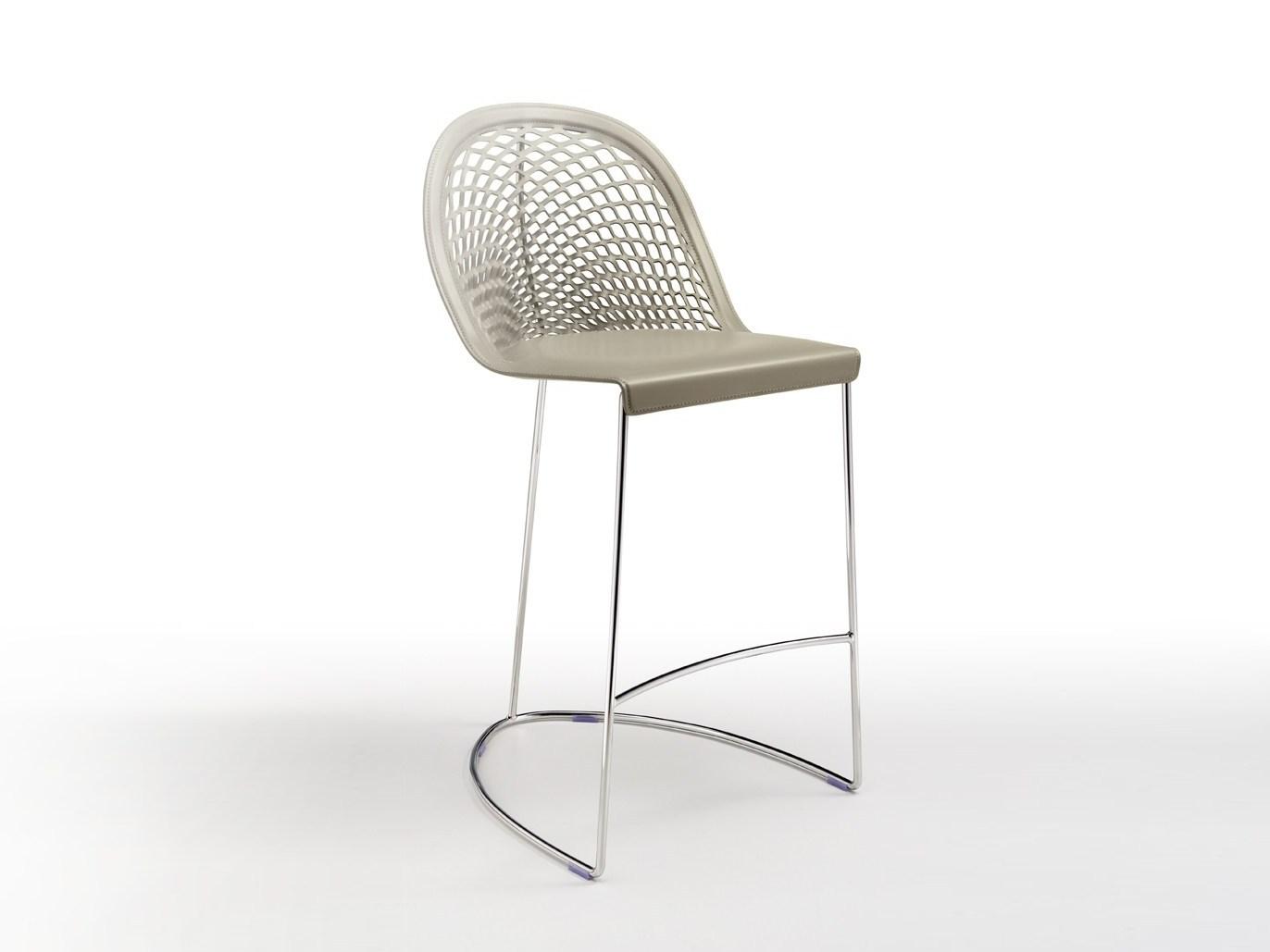 High tanned leather stool with back | Guapa by Midj