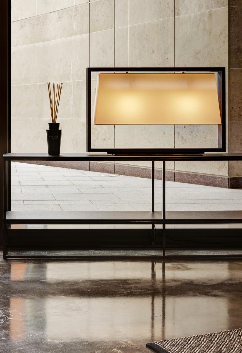 Oak table lamp | Frame by Contardi