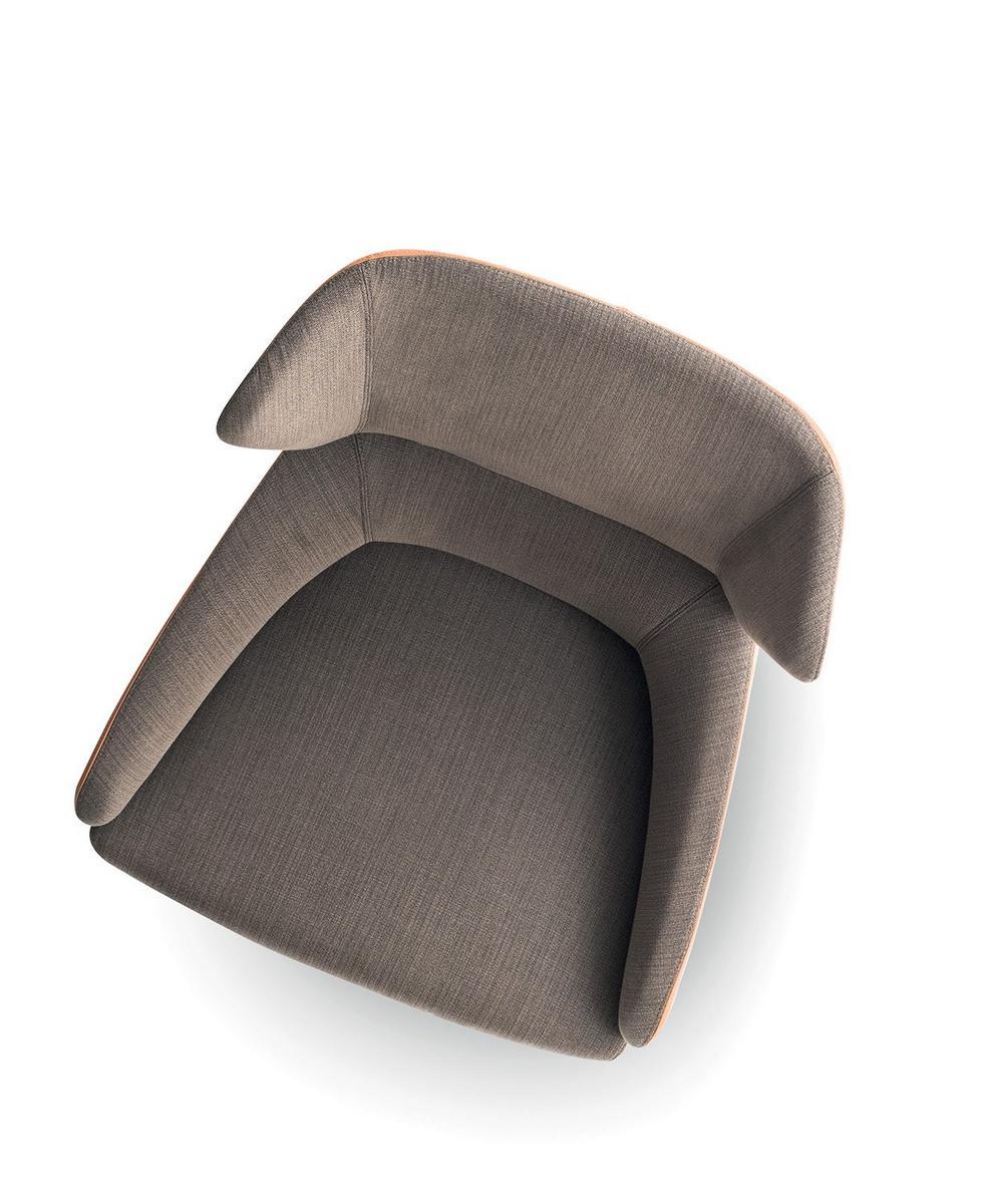 Wing fabric armchair with 4-spoke base | Cut by Ditre Italia