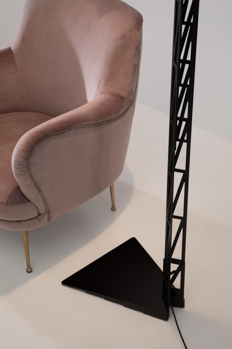 LED height-adjustable aluminium floor lamp | Fireman by Karman