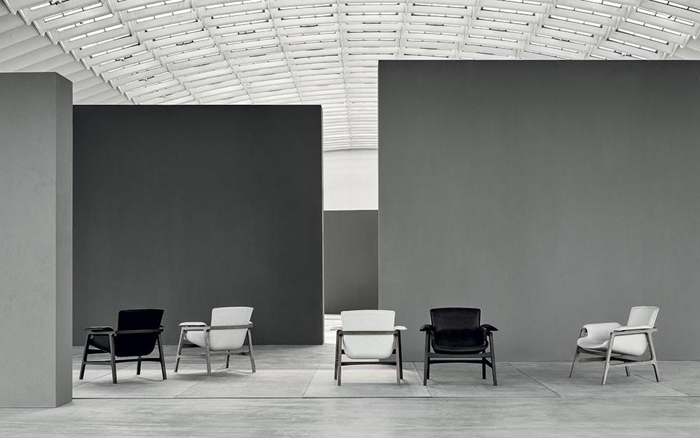 Upholstered easy chair with armrests | Arianna by Frigerio