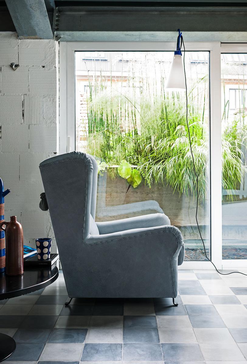Leather armchair with armrests | Pochette by Baxter