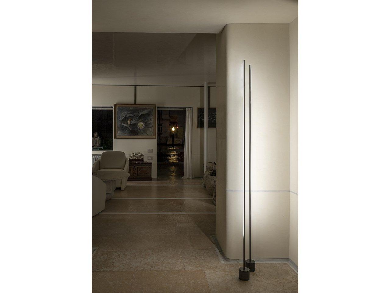 LED metal floor lamp | Essential by Reflex