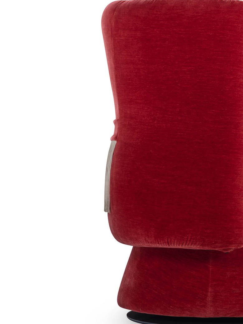 The 'Doña G' chair embodies Italian craftsmanship with a stylish design, offering both swivel and storage features, available in leather or fabric. | Dona g by Calia Italia