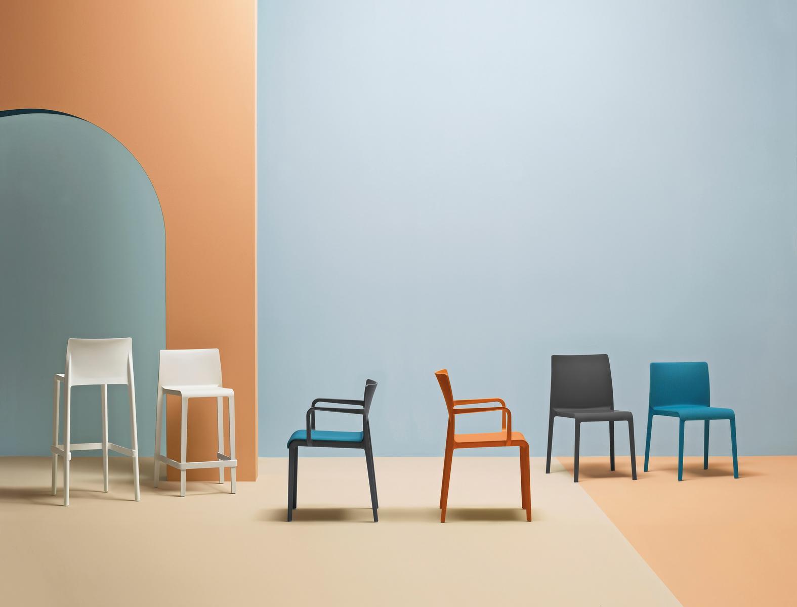 Stackable polypropylene stool | Volt 678 by Pedrali