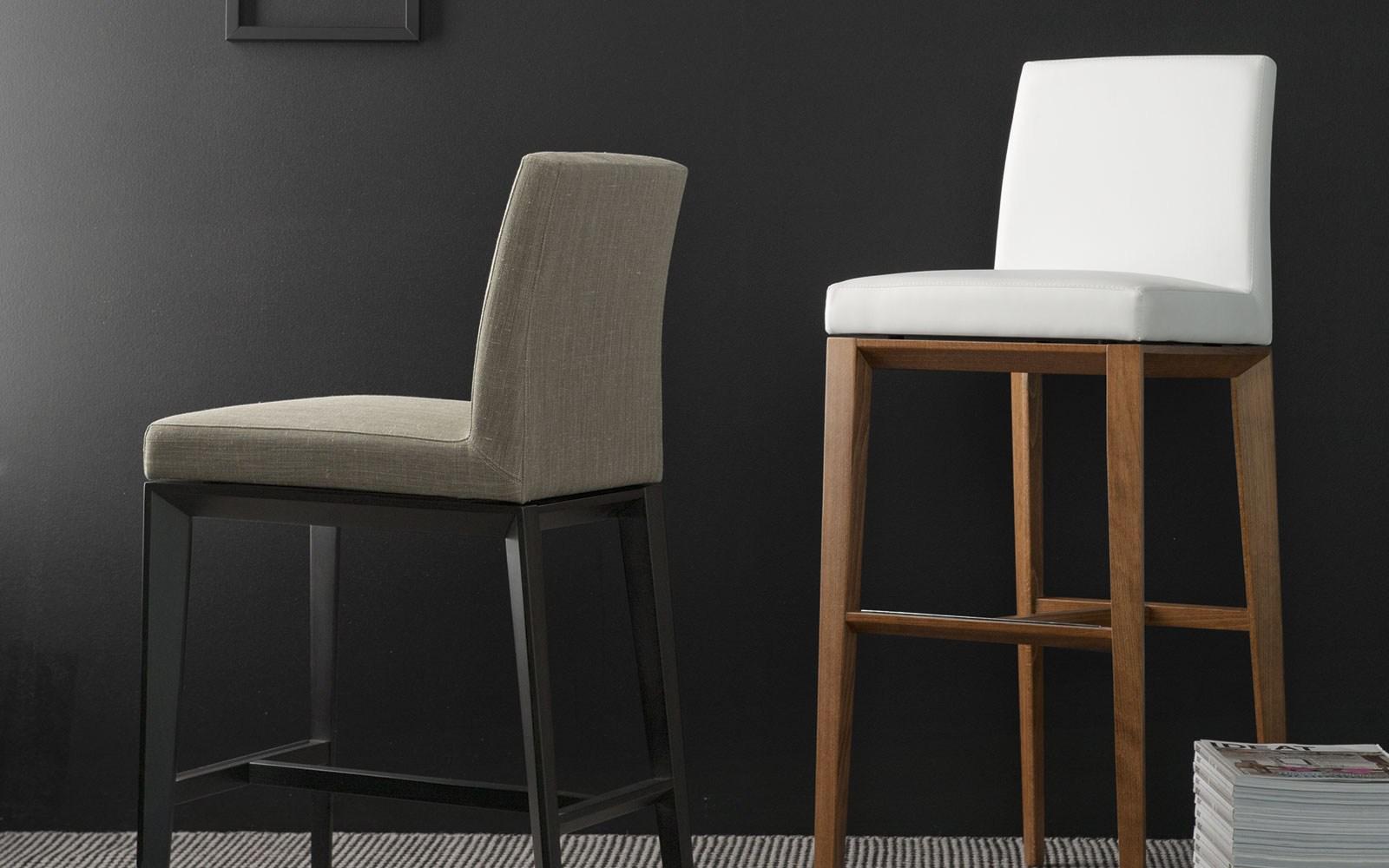 High leather barstool | Bess by Calligaris