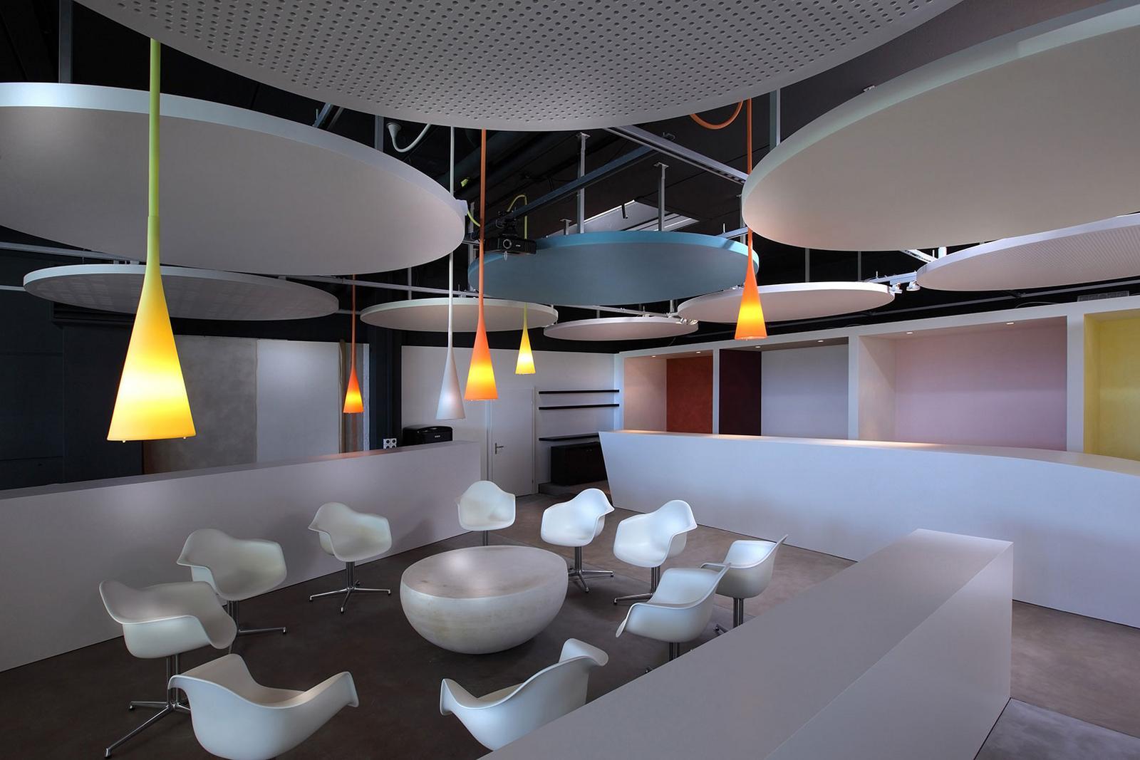 Acrylic pendant lamp | Uto by Foscarini