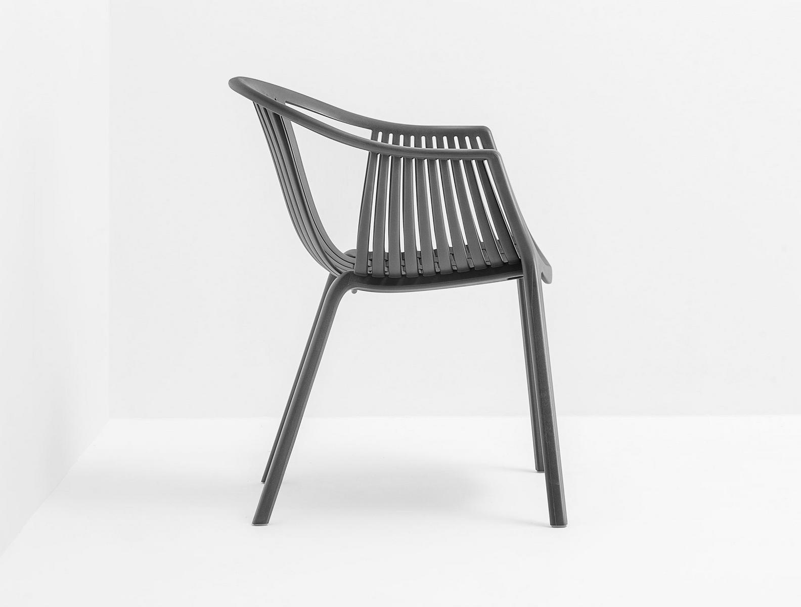 Stackable polypropylene garden chair with armrests | Tatami 306 by Pedrali