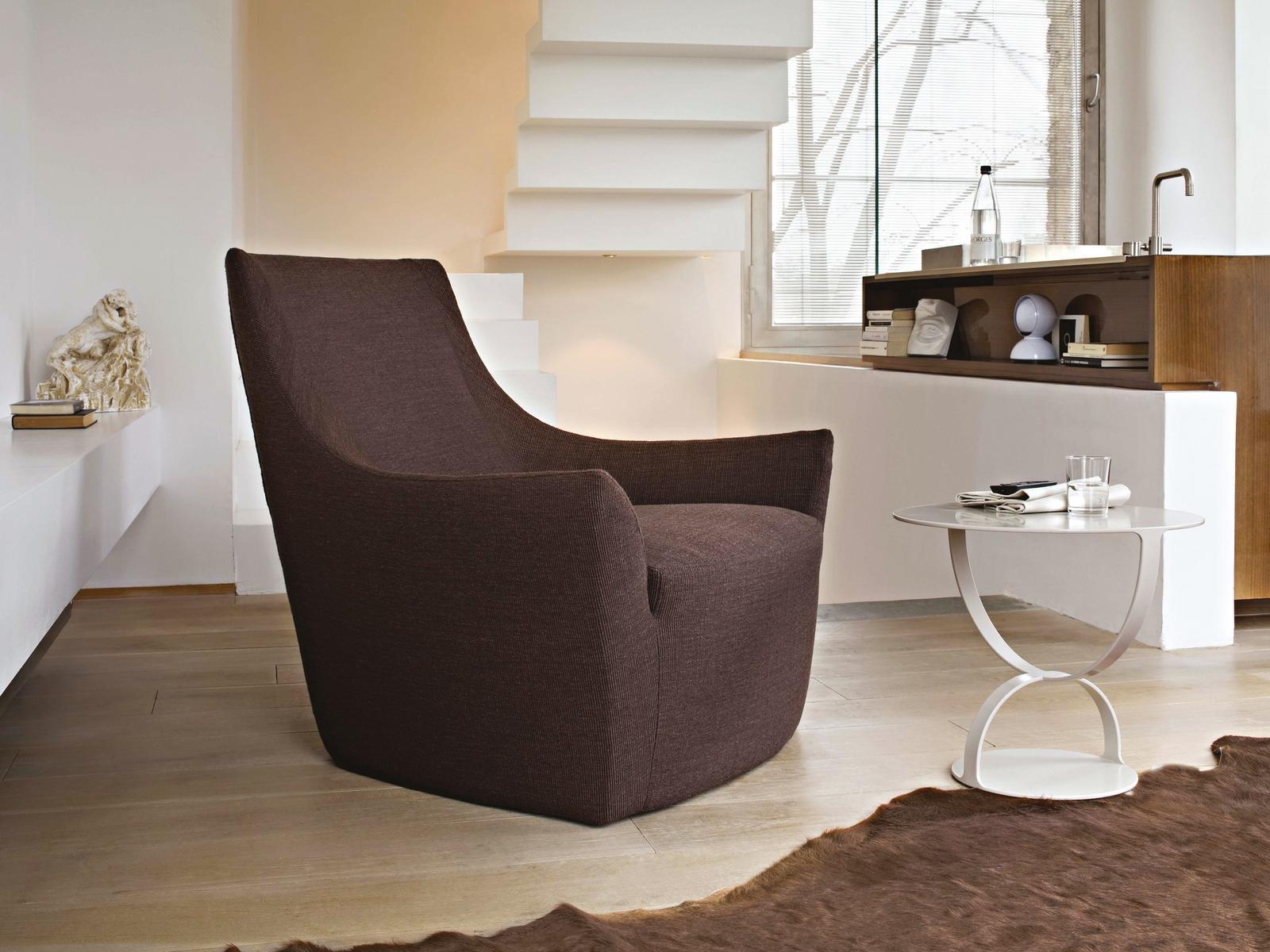 Armchair with armrests | Monterrey by Arketipo