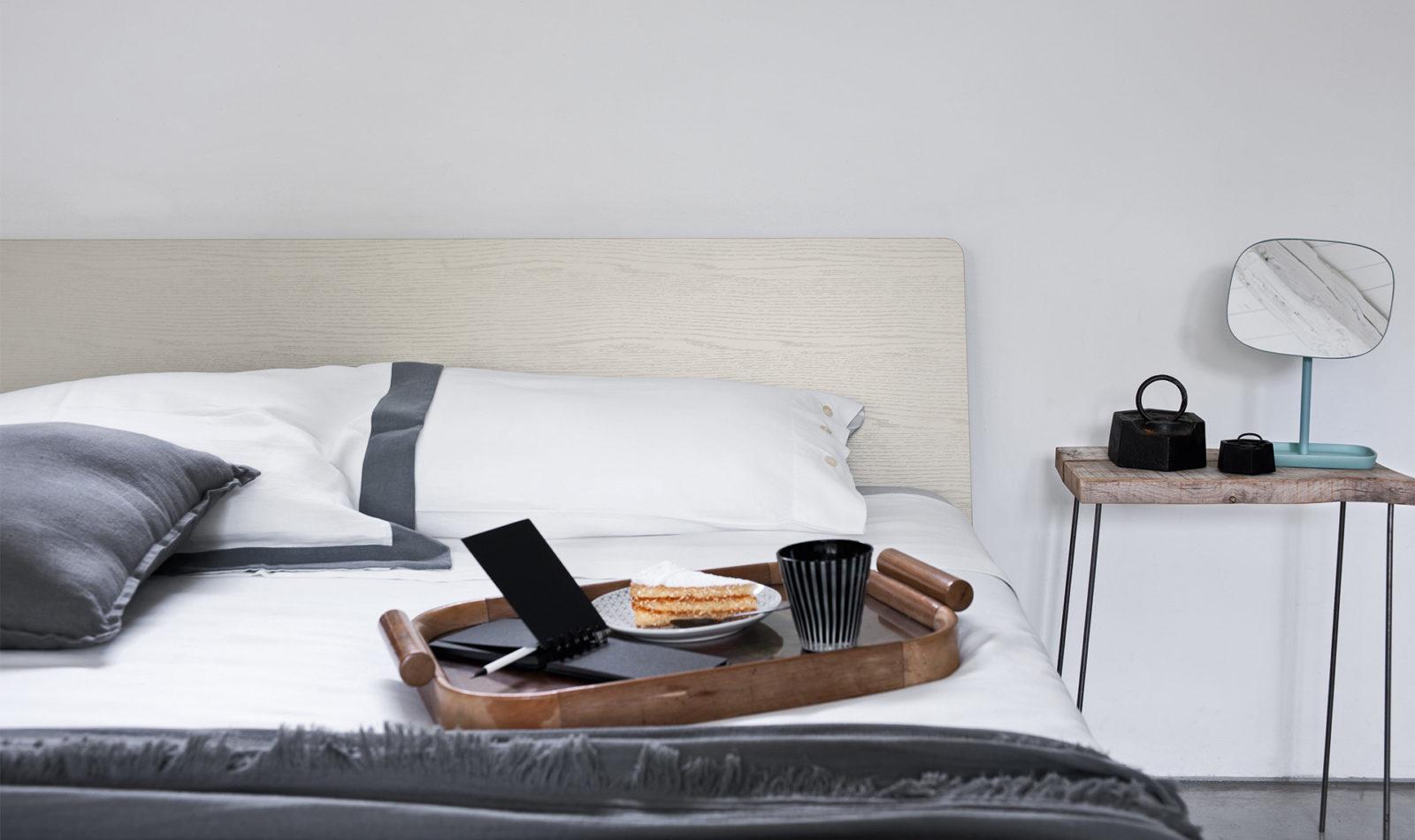 Wood bed with upholstered headboard | Teo by ALF Dafre