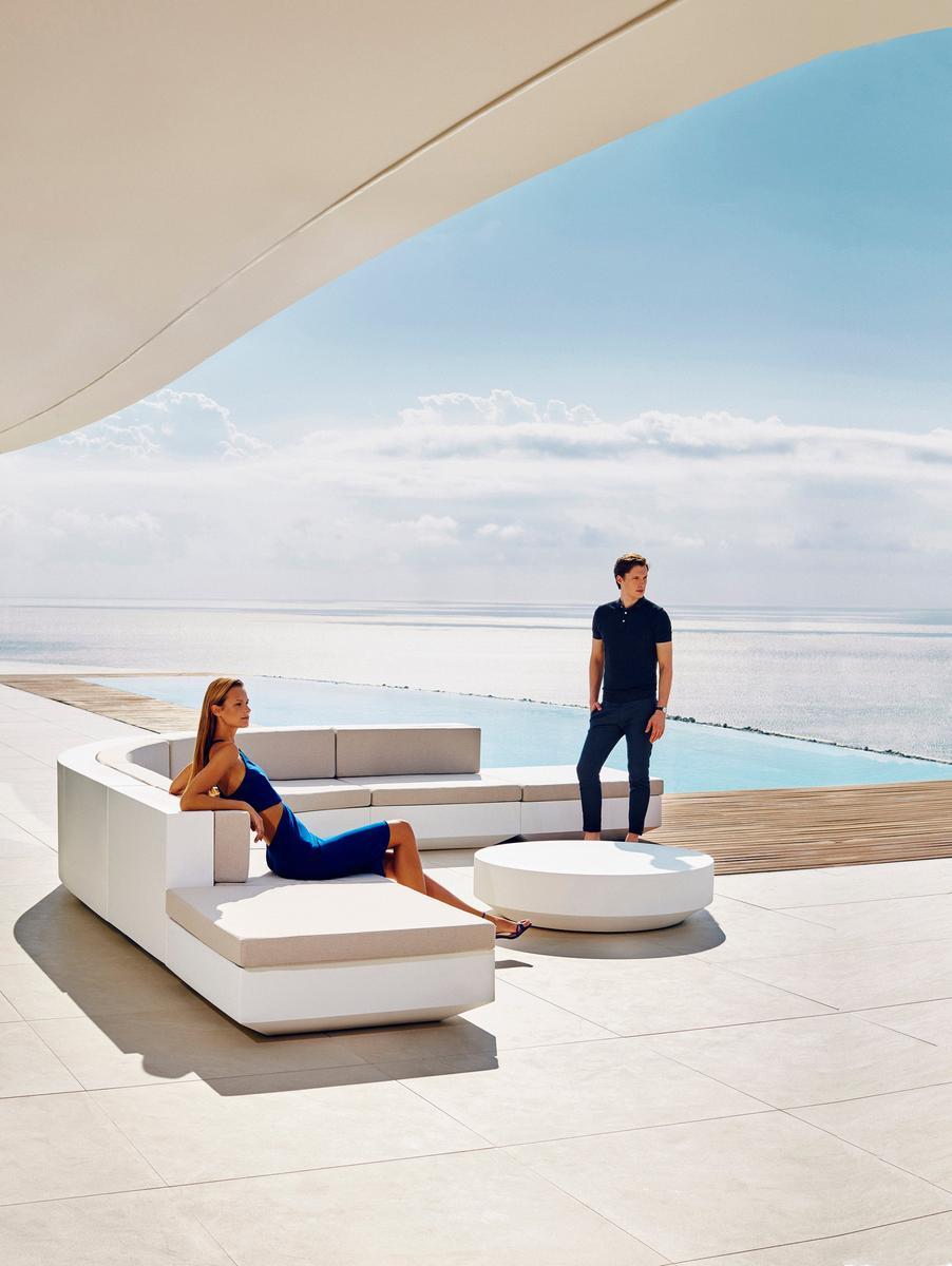 Sectional curved polyethylene sofa | Vela by Vondom