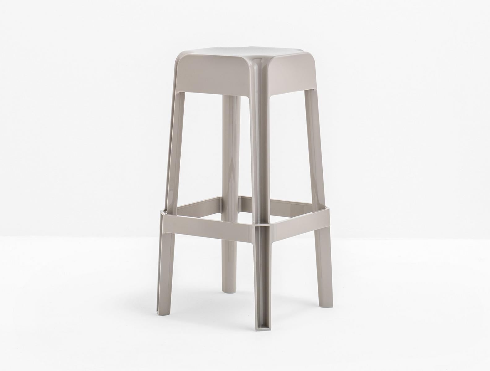 Stackable polycarbonate stool | Rubik 580 by Pedrali
