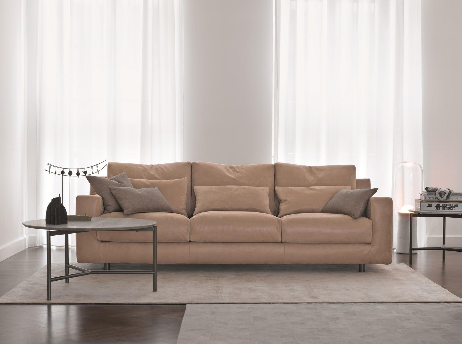 3 seater fabric sofa | Borgonuovo by Flou