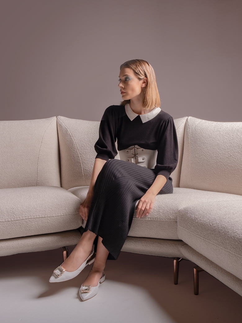 Elegant sectional with heightened backrests for superior comfort, minimal base, and decorative stitching, combining sophistication with supported relaxation. | Dragées by Calia Italia