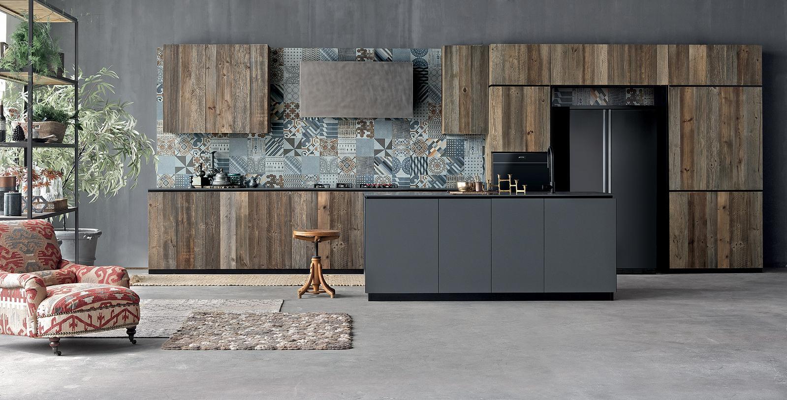 Wood veneer kitchen with island in a industrial style without handles Minacciolo Natural Skin