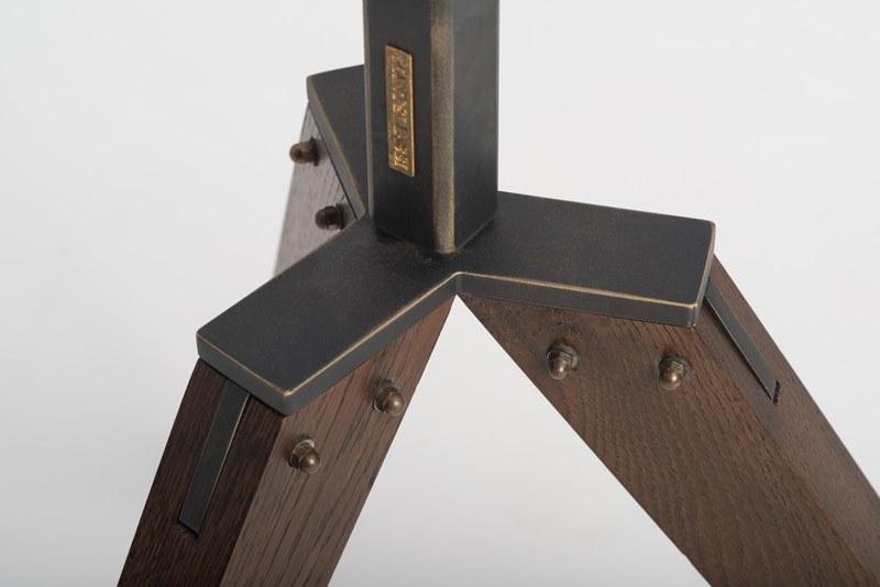 Acid etched brass and oak floor lamp with tripod | Totò by Mantellassi 1926