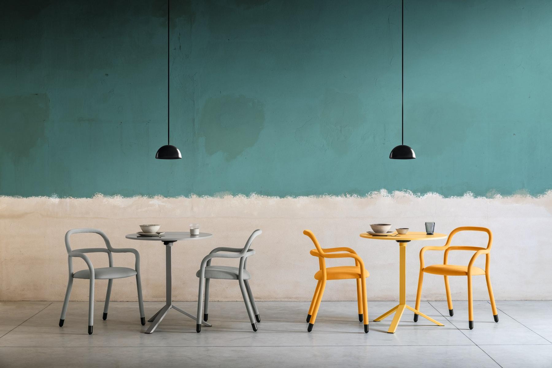 Armchair with four legs frame upholstered in fabric | Pippi P by Midj