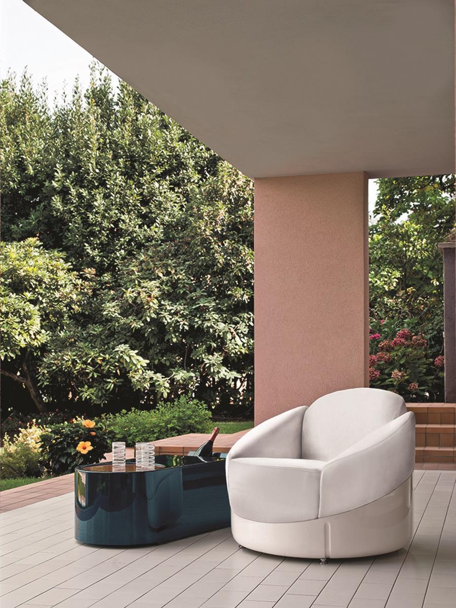 Plastic outdoor side table | Roadster by Longhi