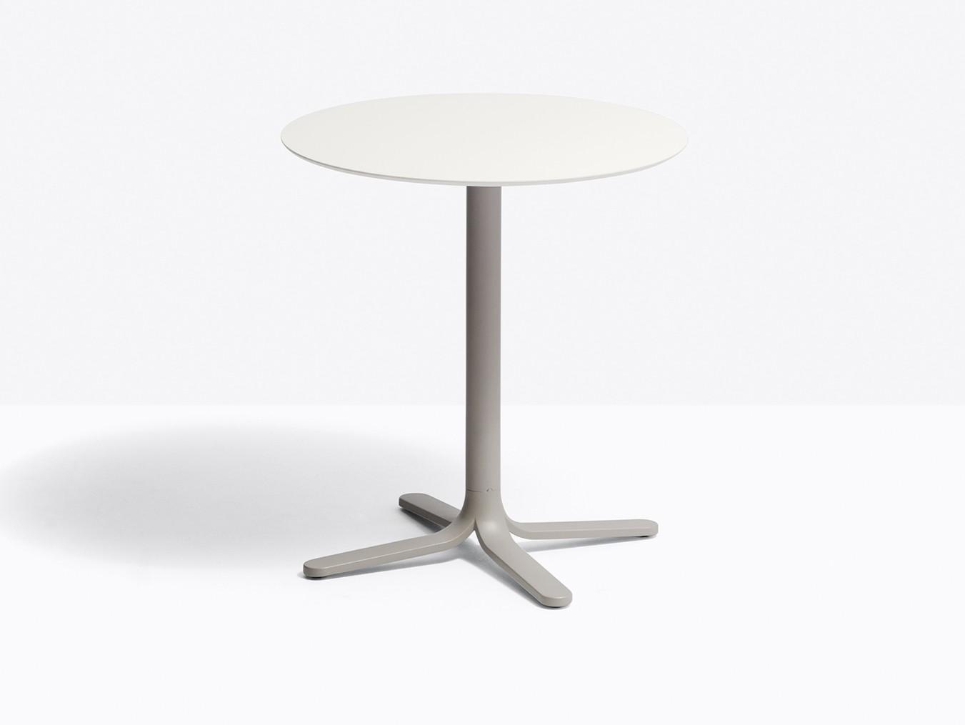 Round die cast aluminium table with 4-star base | Fluxo 5465 by Pedrali