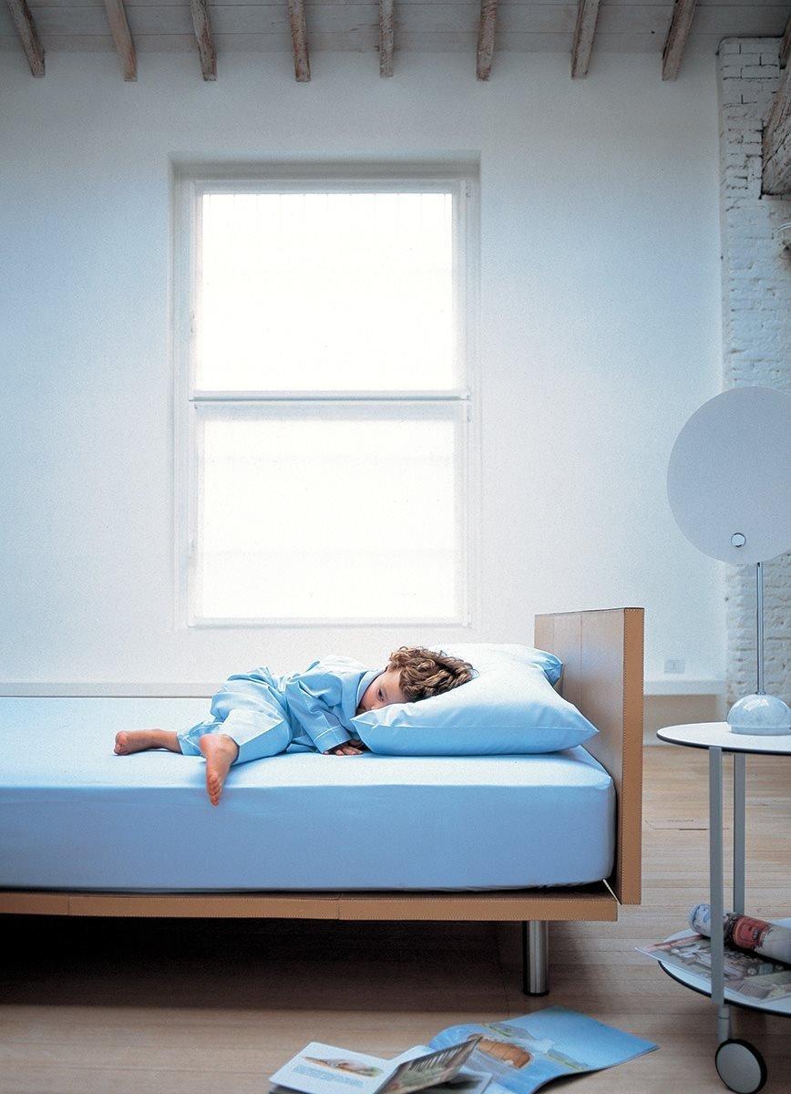 Fabric or leather height-adjustable double bed | Milano by Zanotta