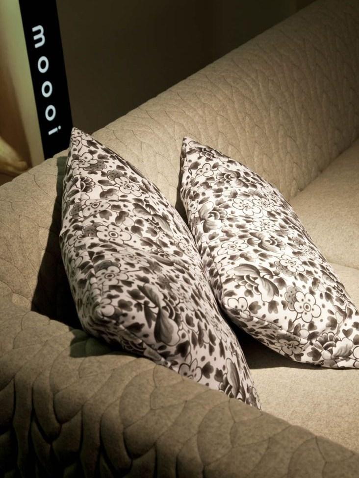 Polyester sofa | Delft Grey Jumper by Moooi