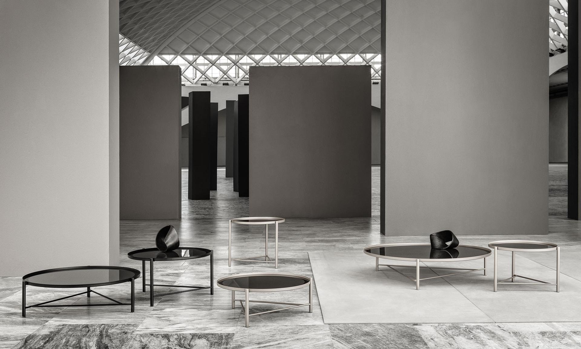 Low round glass and metal coffee table | Santa Monica by Frigerio