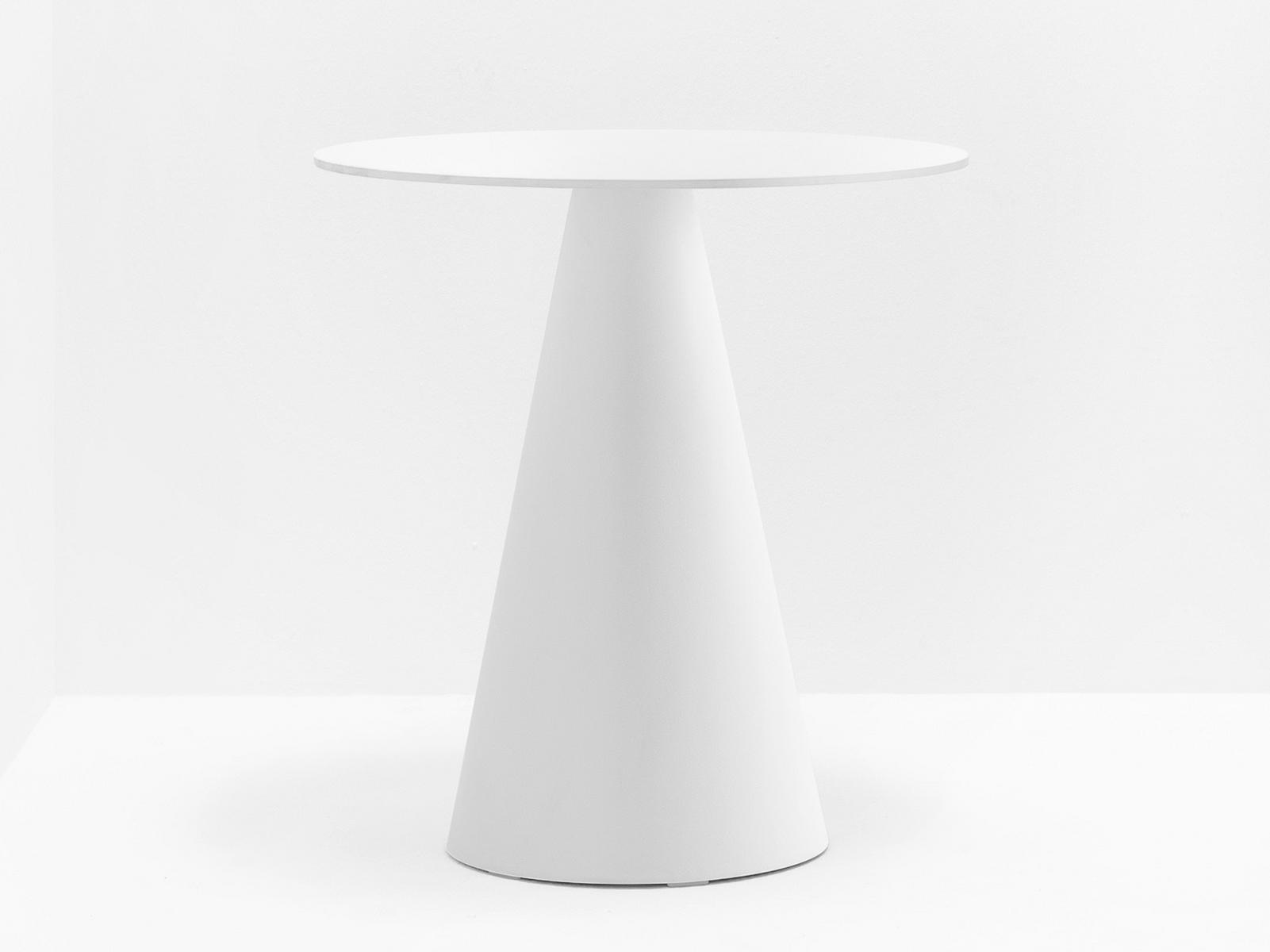 Round polyethylene table | Ikon 865 by Pedrali