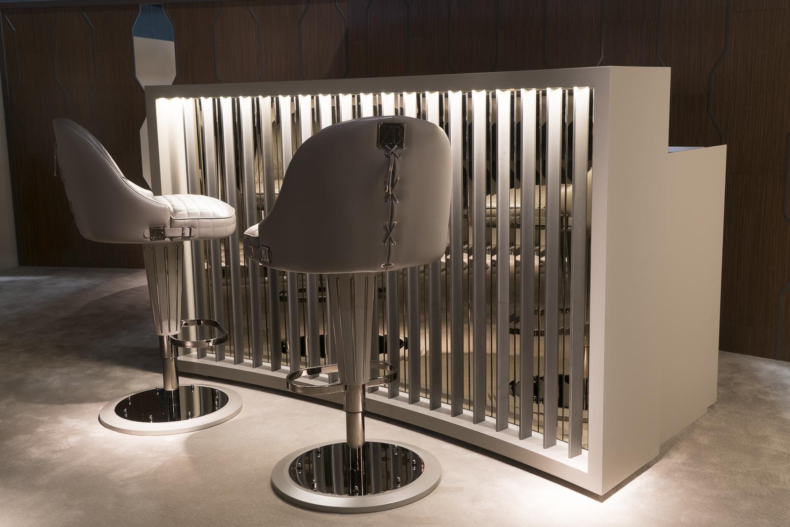 High leather barstool with back | Ophelia by Bruno Zampa