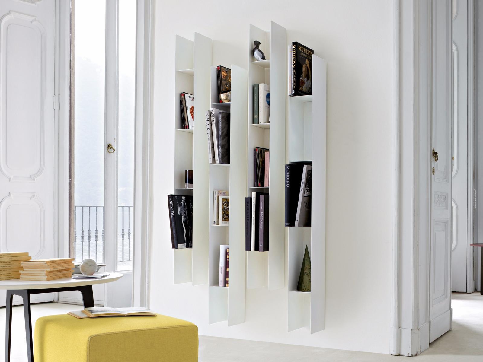 Modular floating metal bookcase | Koala by Lema