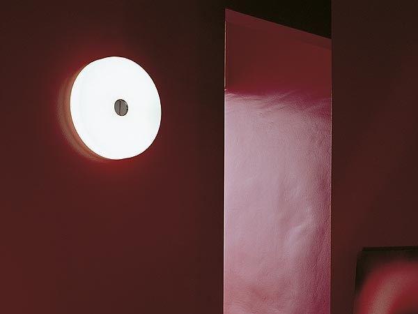 Polycarbonate wall lamp | Button by Flos