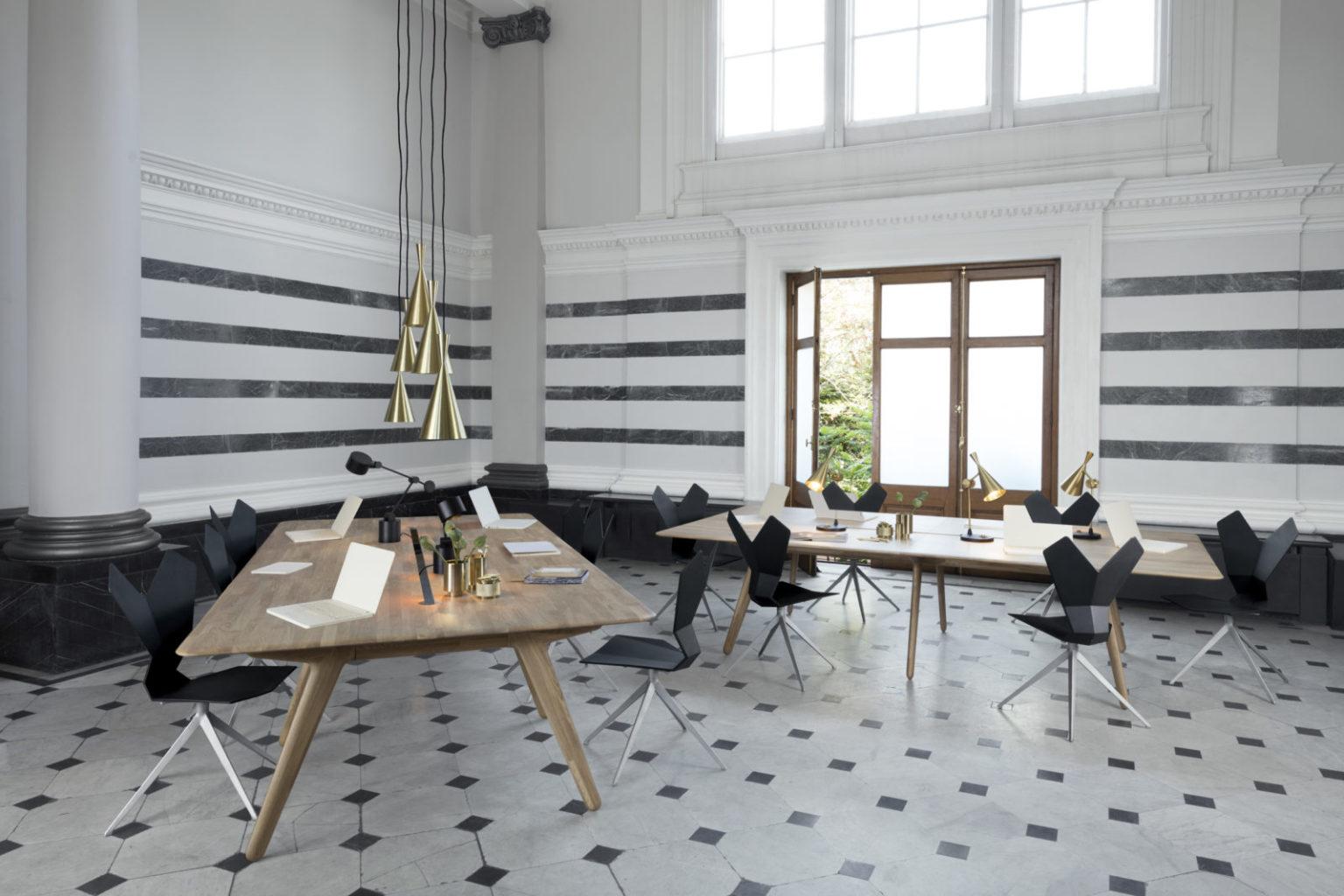 Metal pendant lamp in a contemporary style | Beat by Tom Dixon