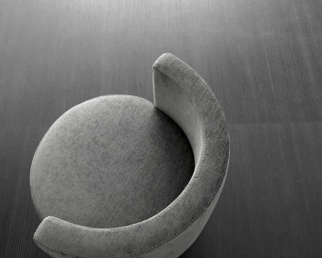 Fabric pouf in a luxury style | Love Seat by Rugiano