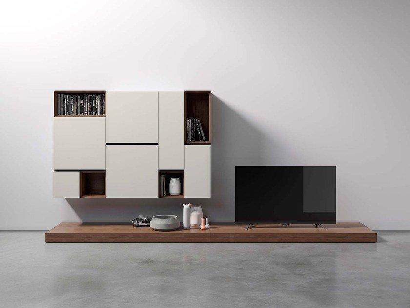 Sectional wall-mounted modular storage wall | People P441 by Pianca