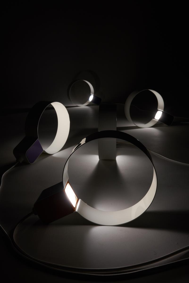 Direct light plate table lamp | Sonoluce by Zava