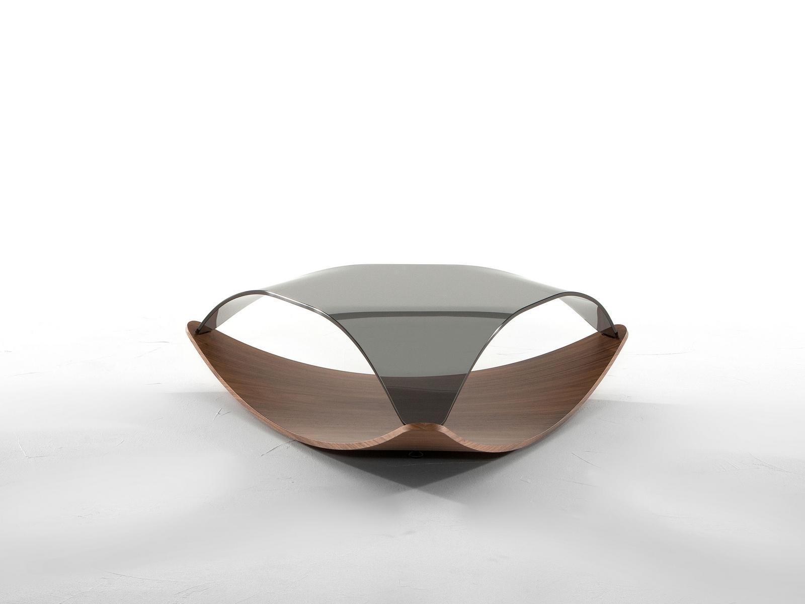 Low triangular wood and glass coffee table | Quiet by Tonin Casa