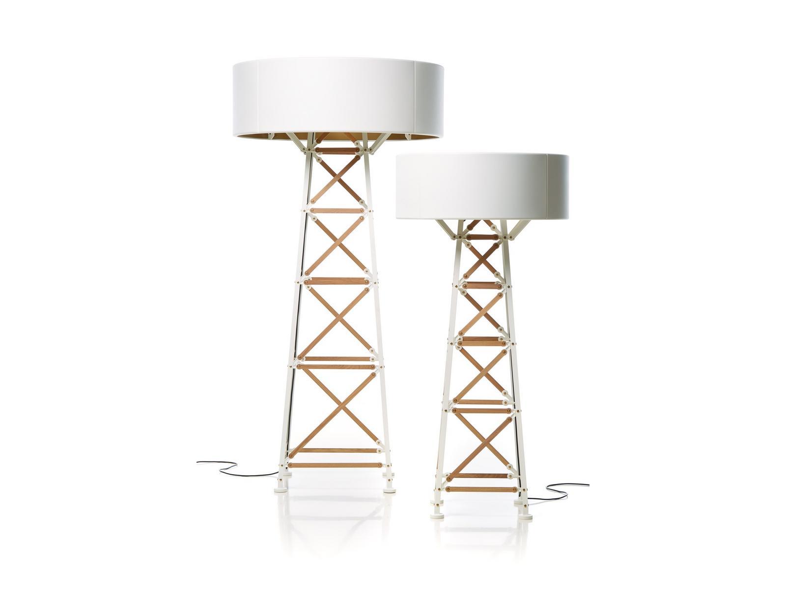 Aluminium floor lamp with dimmer | Construction by Moooi