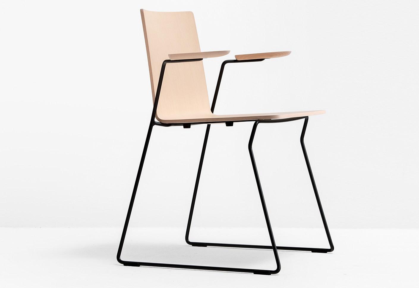 Sled base multi-layer wood chair with armrests | Osaka Metal 5715 by Pedrali