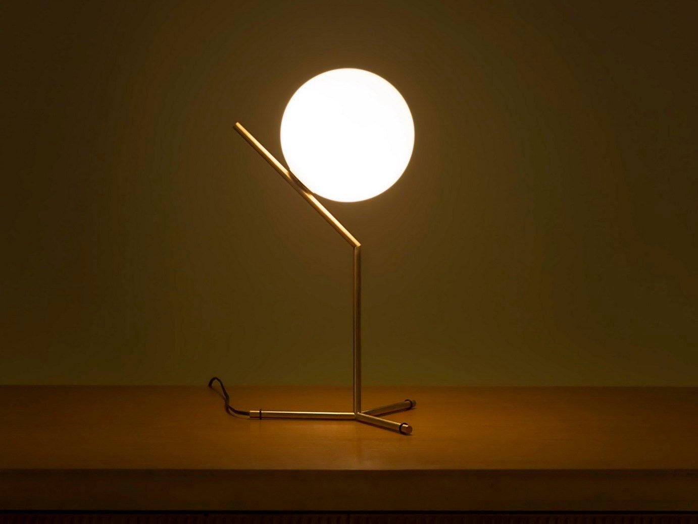Brass table lamp with dimmer | Ic Lights T1 High by Flos